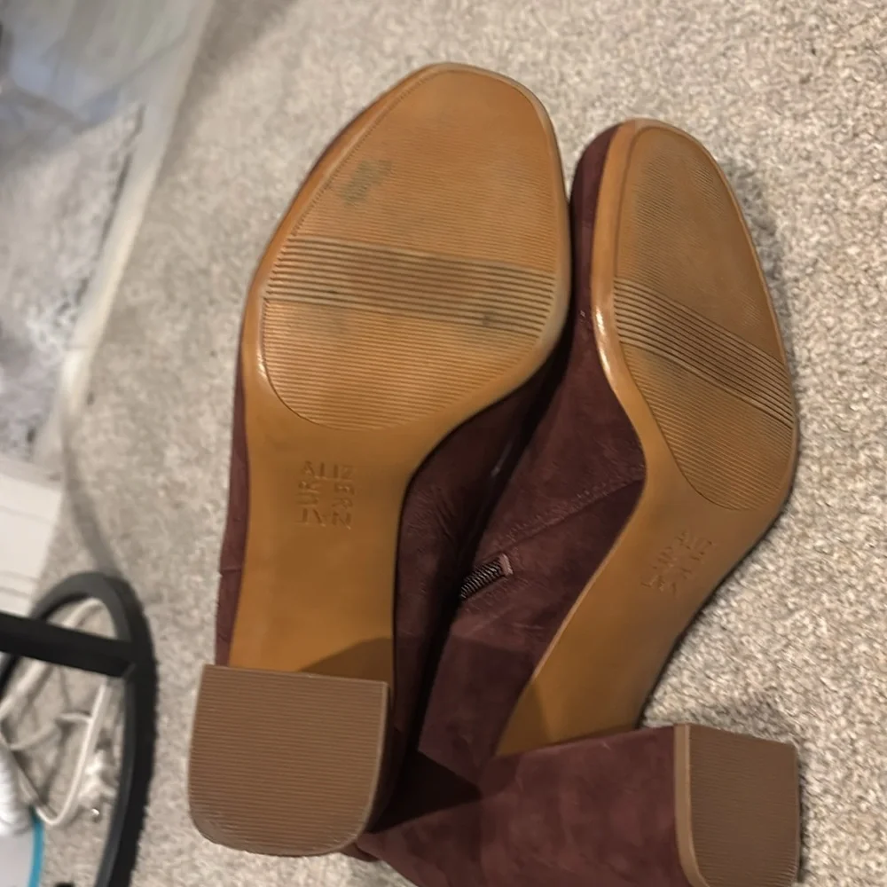 Naturalizer suede bootie with heel 8.5 M, excellent condition, burgundy - Picture 5 of 7